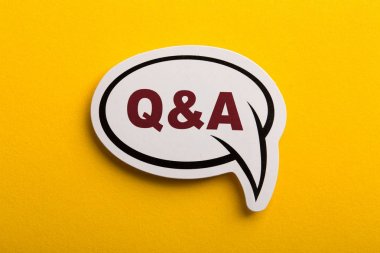 Soru Ve Cevap Konuşma Balonu Sarı Yalıtılmış