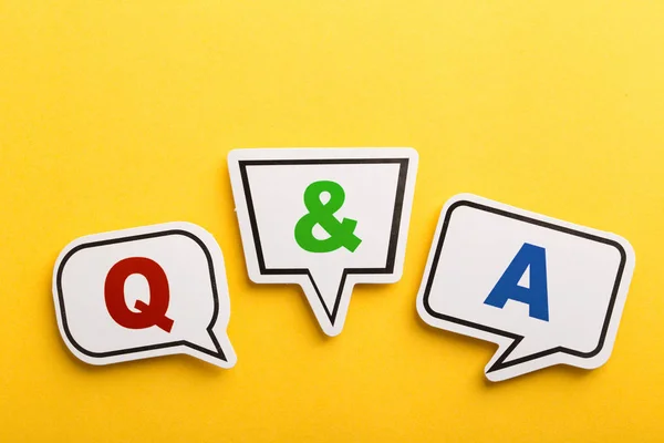 Question And Answer Speech Bubble Isolated On Yellow — Stock Photo, Image