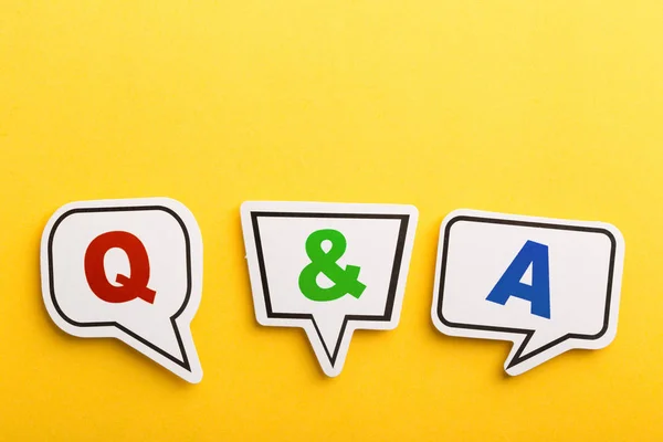 Question And Answer Speech Bubble Isolated On Yellow — Stock Photo, Image