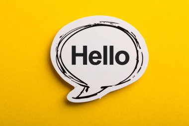 Merhaba Konuşma Bubble Sarı Arka Plan Üzerinde İzole