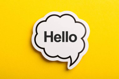 Merhaba Konuşma Bubble Sarı Arka Plan Üzerinde İzole