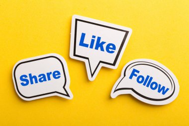 Sarı Arka Planda İzole Konuşma Kabarcığı Gibi