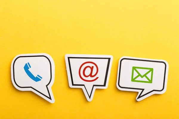 Contact Speech Bubble Isolated On Yellow — Stock Photo, Image