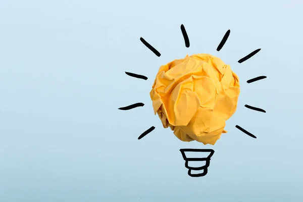 Konzept kreative Idee und Innovation mit Papierkugel — Stockfoto