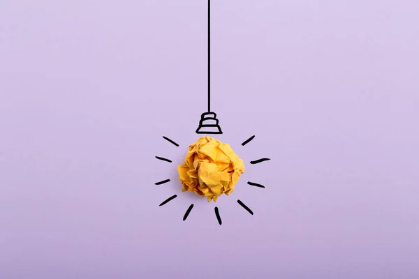 Concept δημιουργική ιδέα και καινοτομία με χαρτί μπάλα — Φωτογραφία Αρχείου
