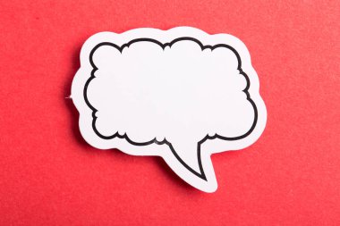 Konuşma Balonu Kırmızı Arka Plan Üzerinde İzole