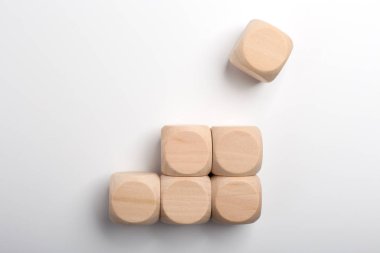 Büyüme Kavramı Blokları Beyaz Yalıtılmış