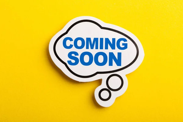 Coming Soon Speech Bubble Isolated On Yellow Background — Stock Photo, Image