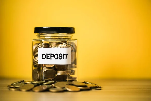 Deposit Concept Cam Kavanoz İçinde Madeni Para — Stok fotoğraf