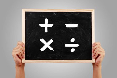 Matematiksel matematik sembolleriyle eğitim kavramı.
