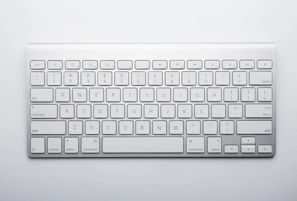 Белая Клавиатура Белом Фоне — стоковое фото