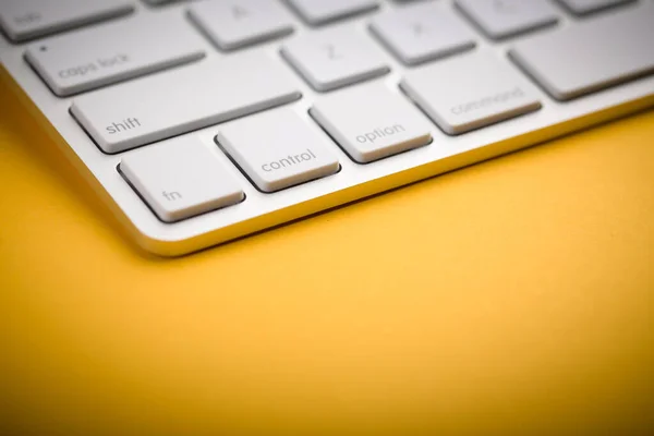 Closeup Shot White Keyboard Yellow Background — Stock Photo, Image