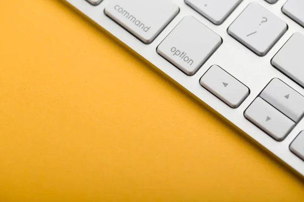 Closeup Shot White Keyboard Yellow Background — Stock Photo, Image