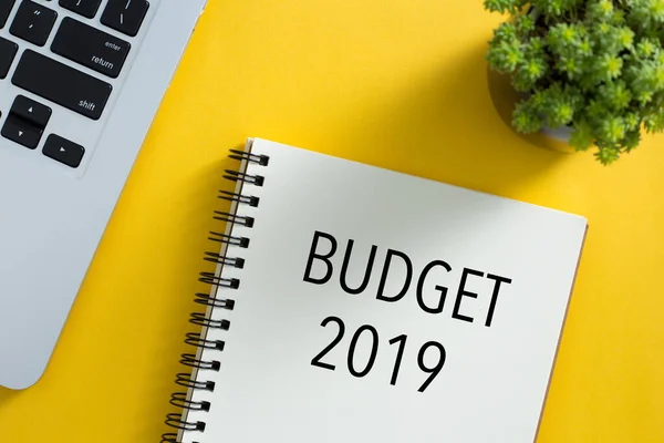 Concetto Budget 2019 Sul Desktop Con Tastiera Portatile Forniture Ufficio — Foto Stock