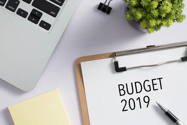 Concetto Budget 2019 Sul Desktop Con Tastiera Portatile Forniture Ufficio — Foto Stock