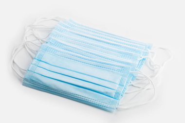 Beyaz arka planda tıbbi koruyucu maske, Coronavirüs önleme, wuhan virüsü koruma faktörü.