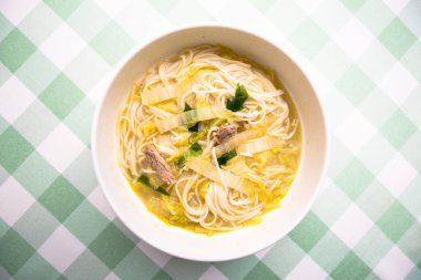 Domuz etli ince erişte..