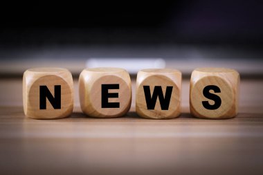 İş konsepti için Haber Metni Tahta Blokları.