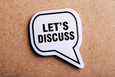 Kahverengi kağıda gölgeli konuşma baloncuğu izole edelim..