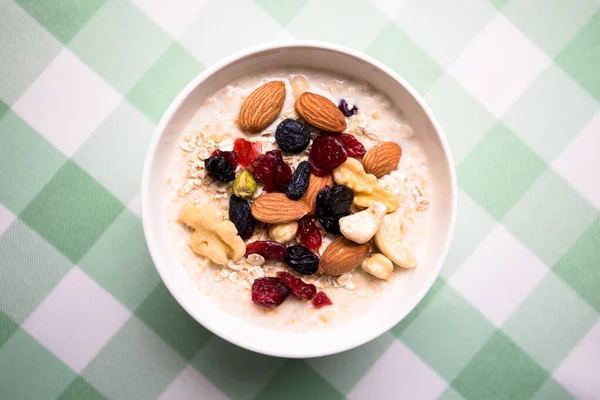 Zdrowe Śniadanie Świeża Granola Musli Jogurtowym Mlekiem Orzechami Tle Stołu — Zdjęcie stockowe