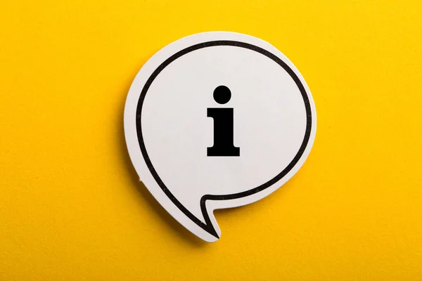 黄色背景上孤立的信息符号语音泡沫 — 图库照片
