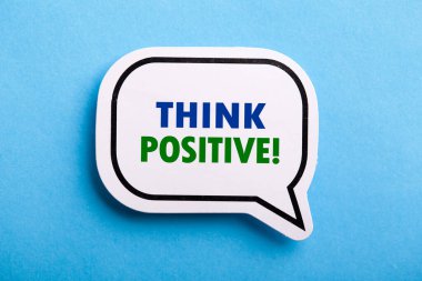 Mavi arkaplanda izole edilmiş pozitif konuşma baloncuğunu düşünün.