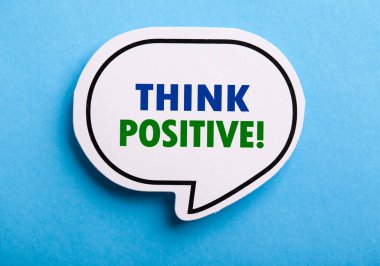 Mavi arkaplanda izole edilmiş pozitif konuşma baloncuğunu düşünün.