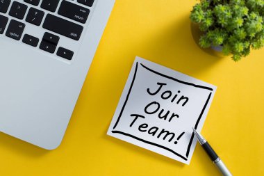 Yapışkan kağıt üzerinde ekibimizin konseptine katıl.