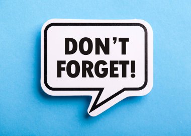 Mavi arkaplanda izole edilmiş hatırlatıcı konuşma baloncuğunu unutma.