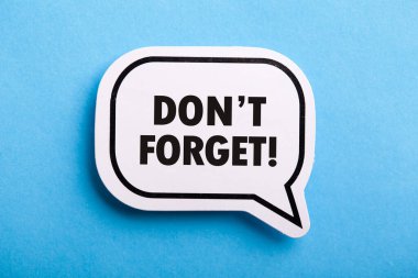 Mavi arkaplanda izole edilmiş hatırlatıcı konuşma baloncuğunu unutma.