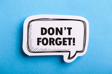 Mavi arkaplanda izole edilmiş hatırlatıcı konuşma baloncuğunu unutma.