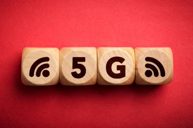 Kavram metni 5G olan dört tahta blok.