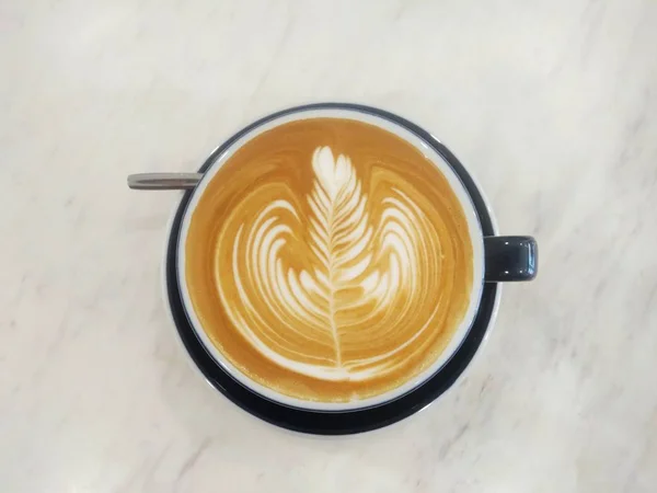 Kahve Latte Sanat Rosetta Mermer Masa Arka Plan Üzerinde Üstten — Stok fotoğraf