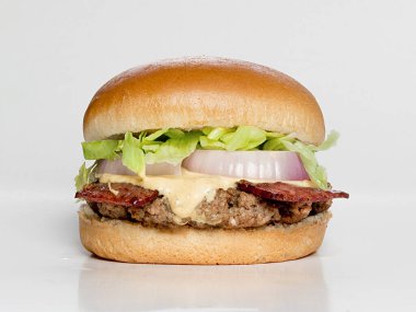 Tecrit edilmiş Pakistanlı genç bir çocuk. 