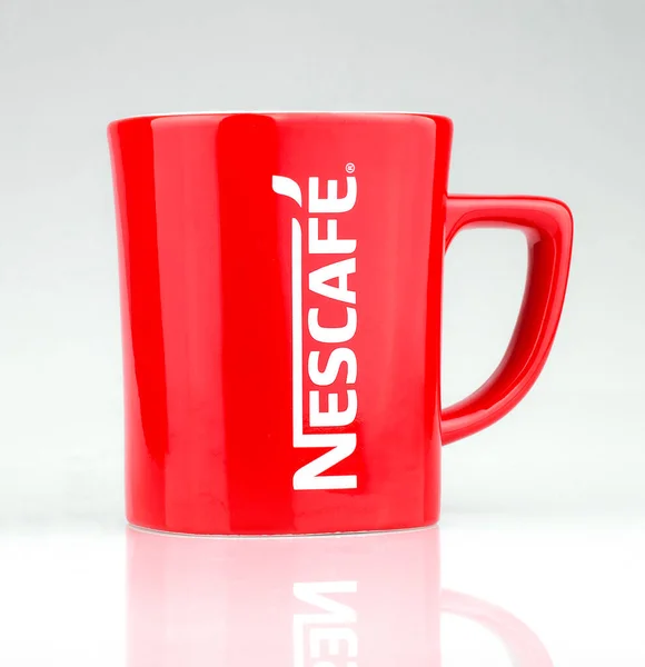 Lahore Gri Arkaplanda Kırmızı Nescafe Kupası Tanıtımı Telifsiz Stok Fotoğraflar