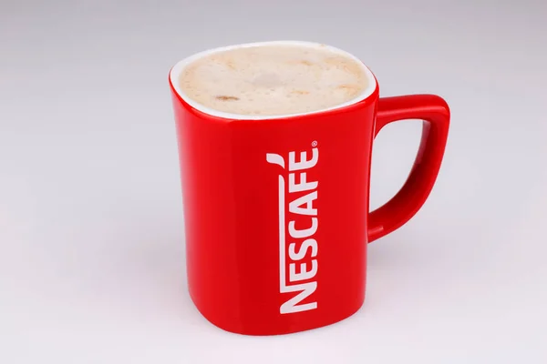 Lahore Gri Arkaplanda Kırmızı Nescafe Kupası Tanıtımı Telifsiz Stok Fotoğraflar