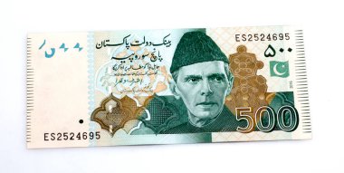 Beyaz arka planda Pakistan para birimi notu 