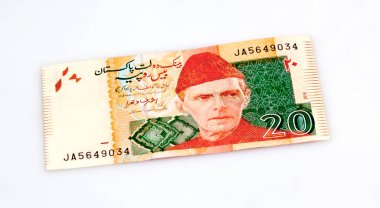 Beyaz arka planda Pakistan para birimi notu 