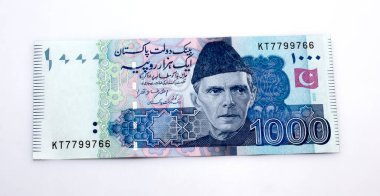 Beyaz arka planda Pakistan para birimi notu 