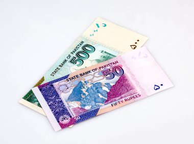 Beyaz arka planda Pakistan para birimi notu 