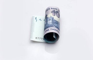 Beyaz arka planda Pakistan para birimi notu 