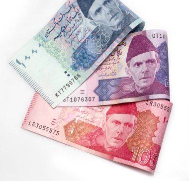 Beyaz arka planda Pakistan para birimi notu 