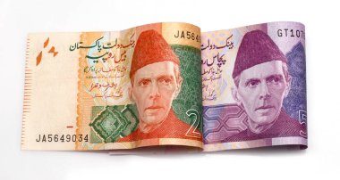 Beyaz arka planda Pakistan para birimi notu 