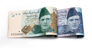 Beyaz arka planda Pakistan para birimi notu 
