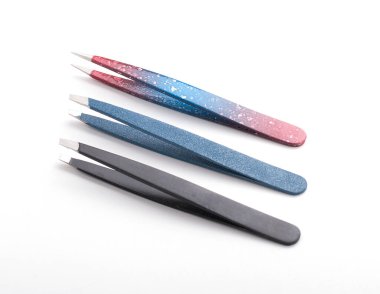 Beyaz arkaplanda berber araçları izole