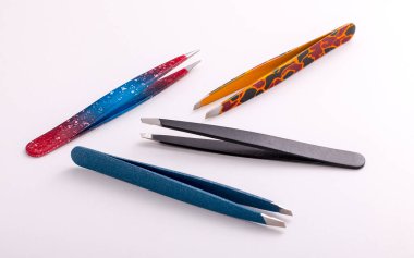 Beyaz arkaplanda berber araçları izole