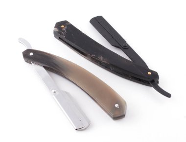 Beyaz arkaplanda berber araçları izole