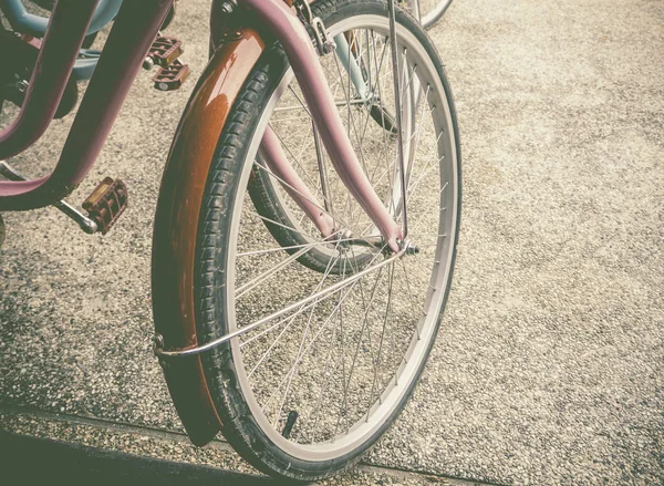 자전거 가까이 복고풍 — 스톡 사진