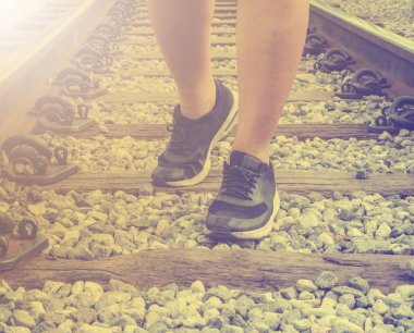 Demiryolu nda yürümek