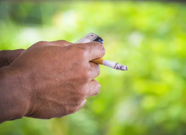 Zigaretten Rauchen Den Parks — Stockfoto